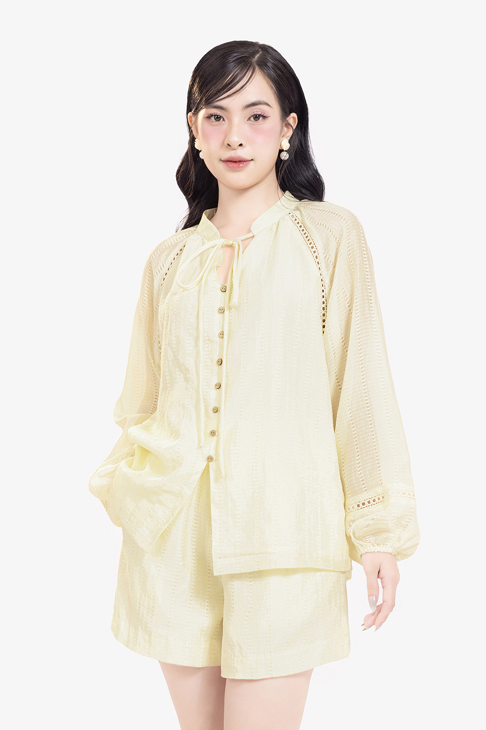 Áo kiểu nữ tay dài màu kem