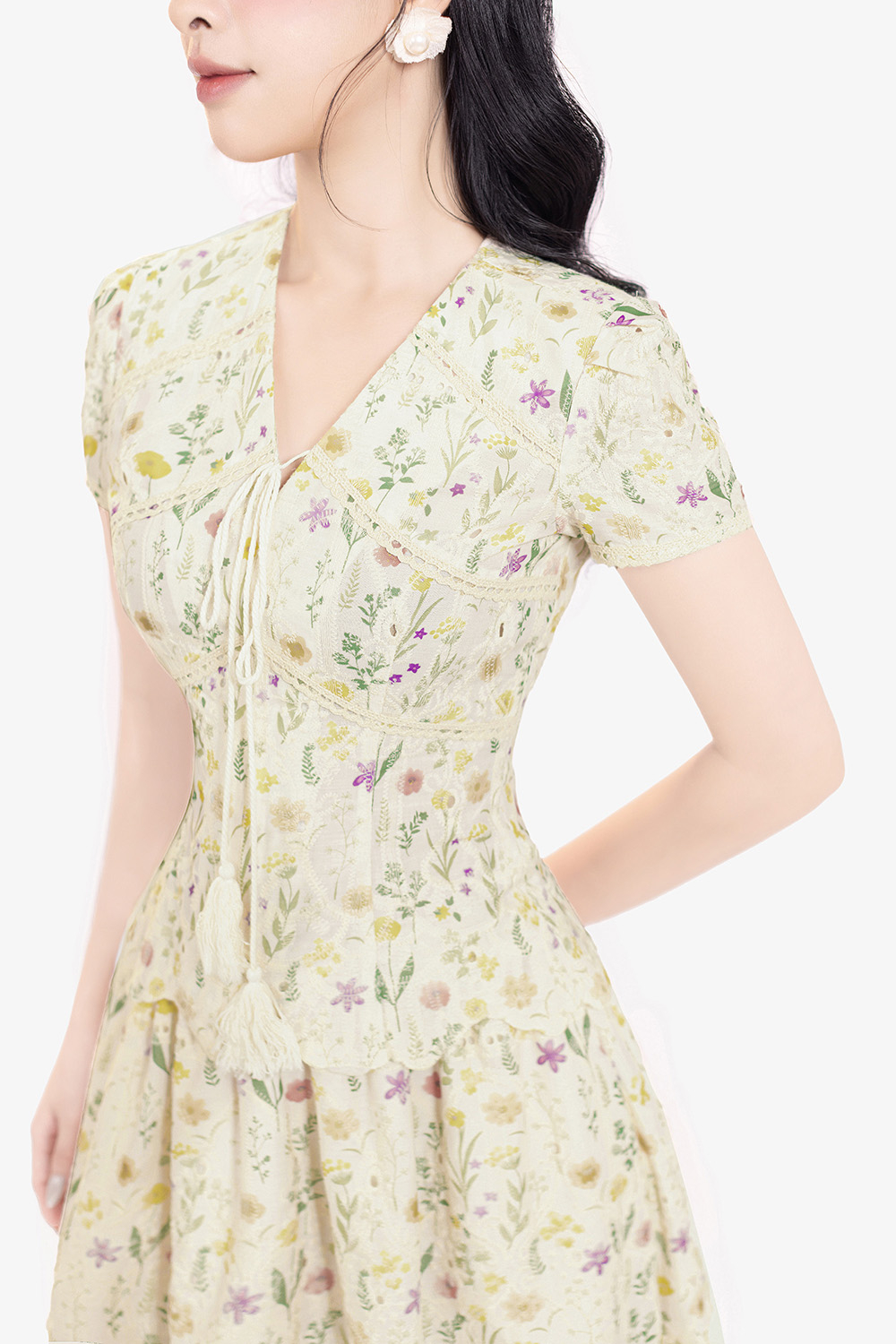 Áo kiểu nữ họa tiết hoa viền đăng ten