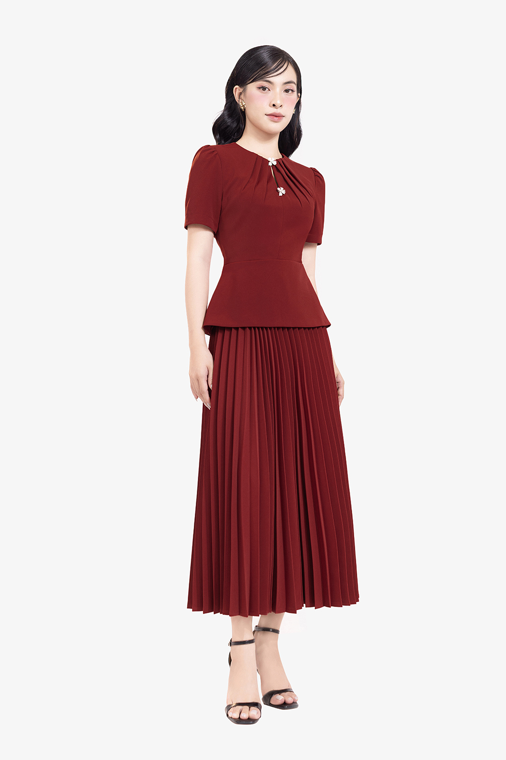 Chân váy xòe dài xếp ly màu đỏ