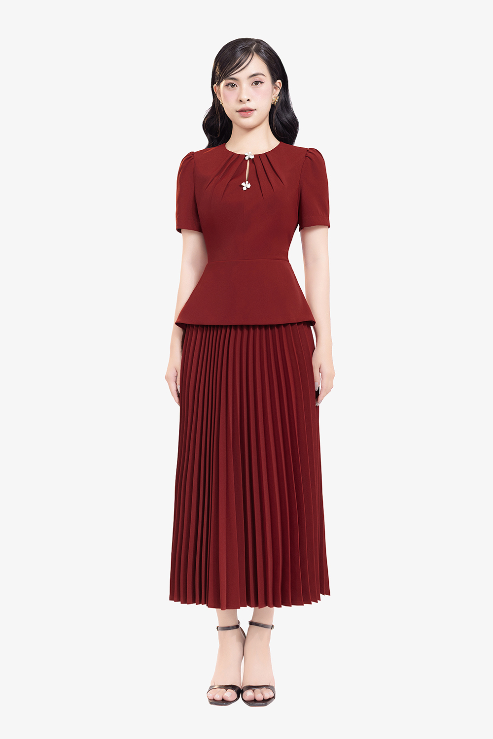 Chân váy xòe dài xếp ly màu đỏ