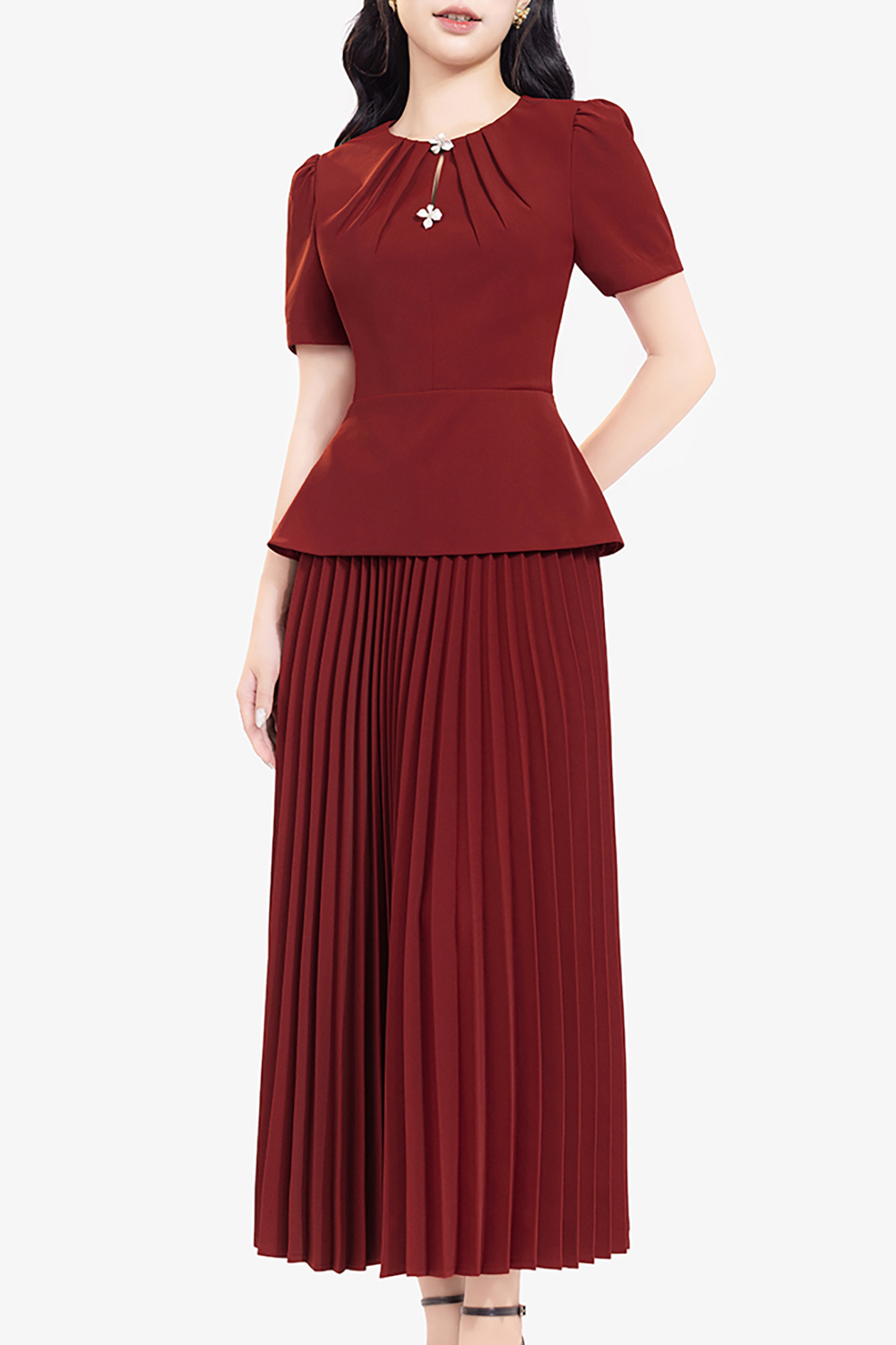 Chân váy xòe dài xếp ly màu đỏ