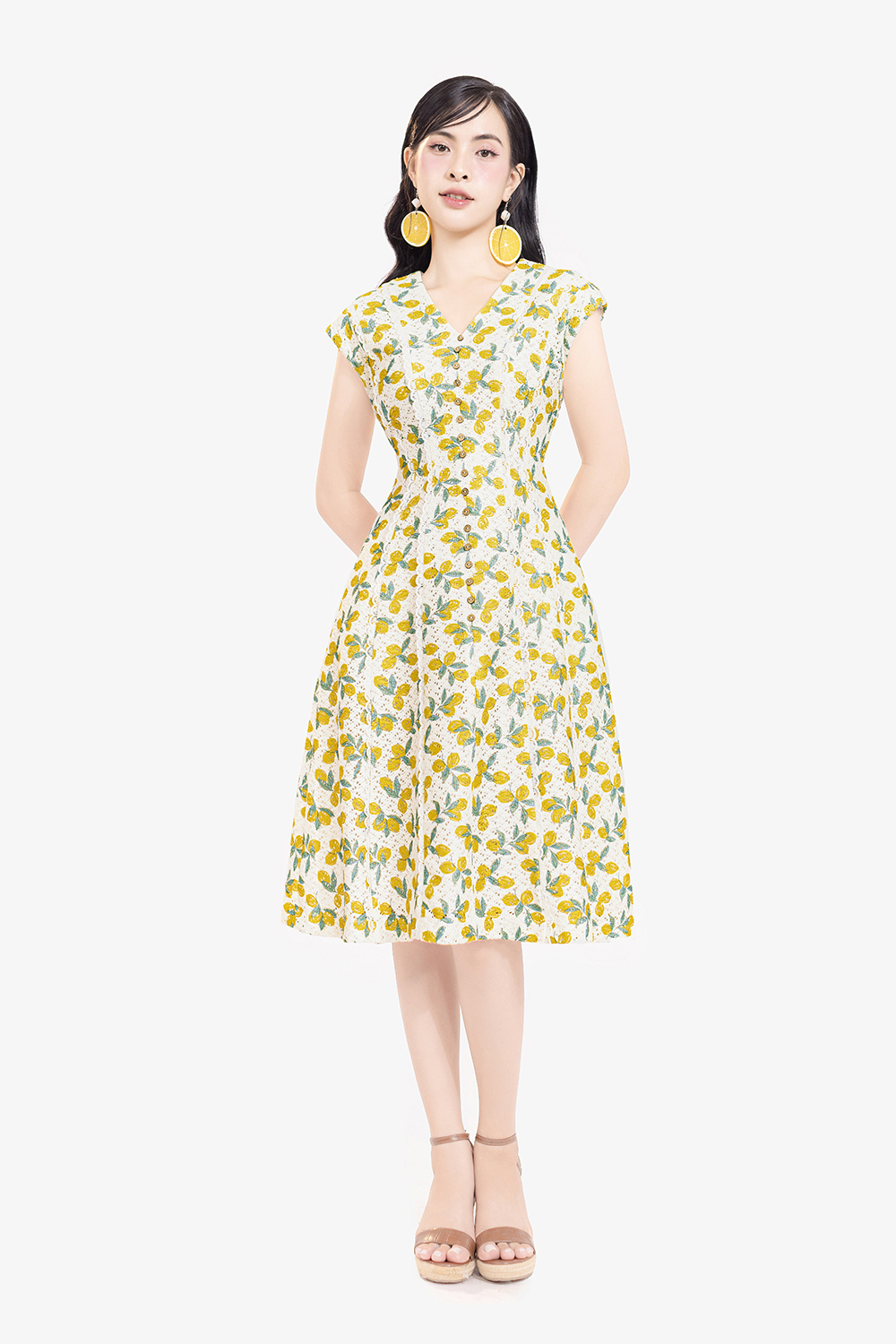 Đầm xòe chữ A màu trắng họa tiết vàng