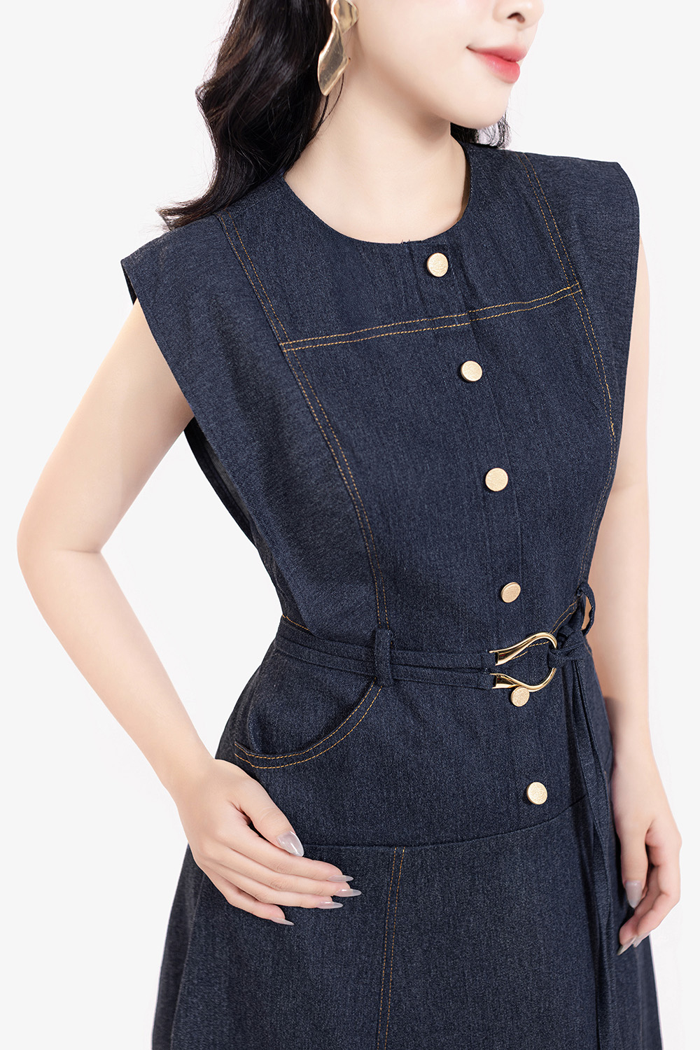 Đầm denim dáng chữ A phối thắt eo