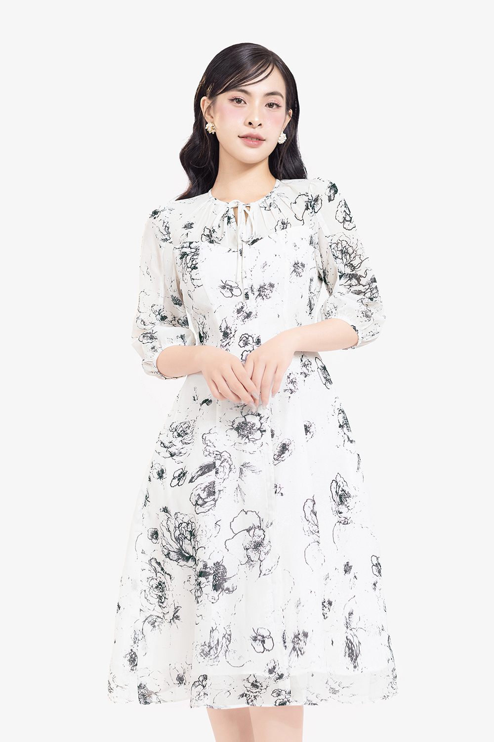 Đầm voan trắng dáng A xòe cổ phối nơ