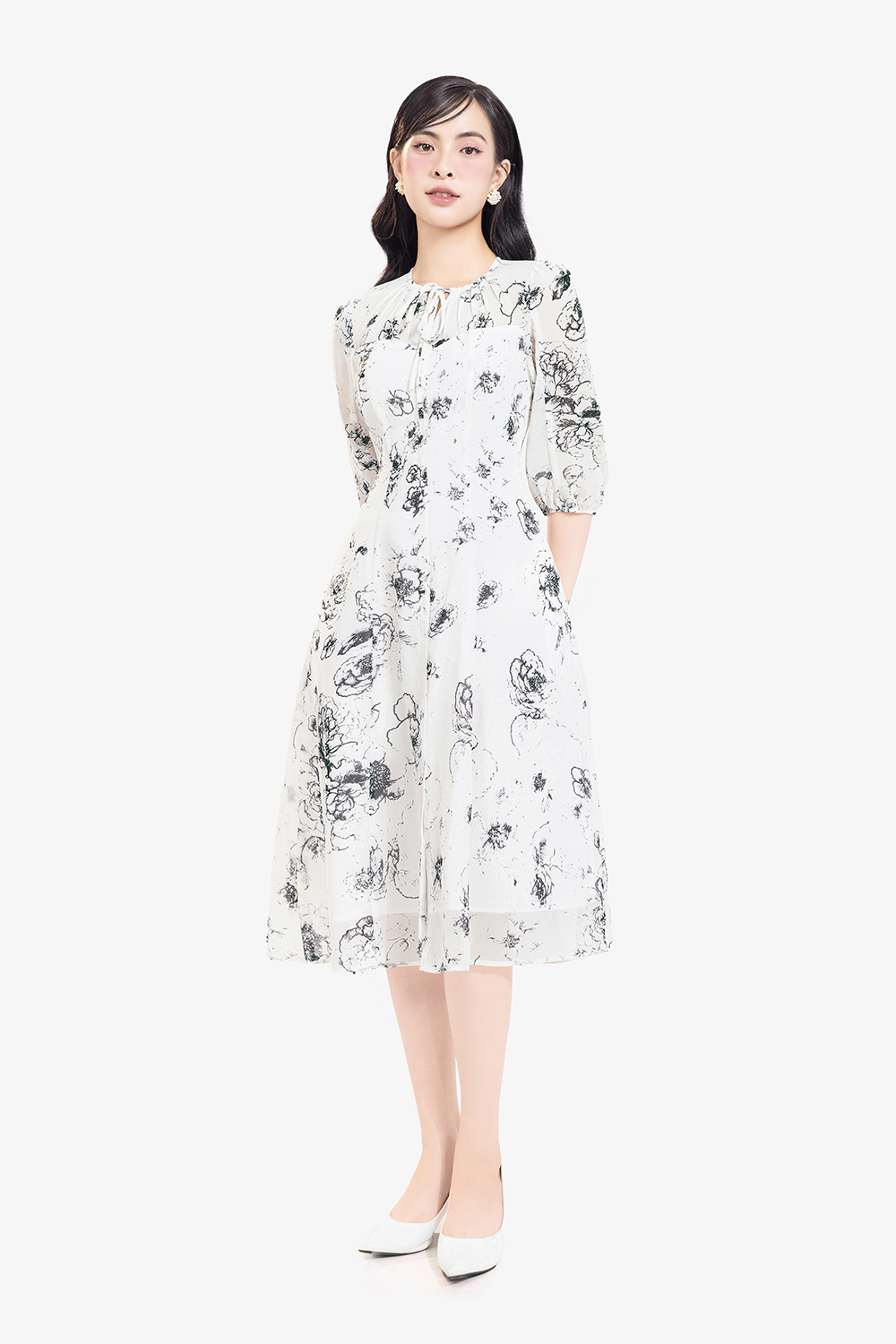 Đầm voan trắng dáng A xòe cổ phối nơ