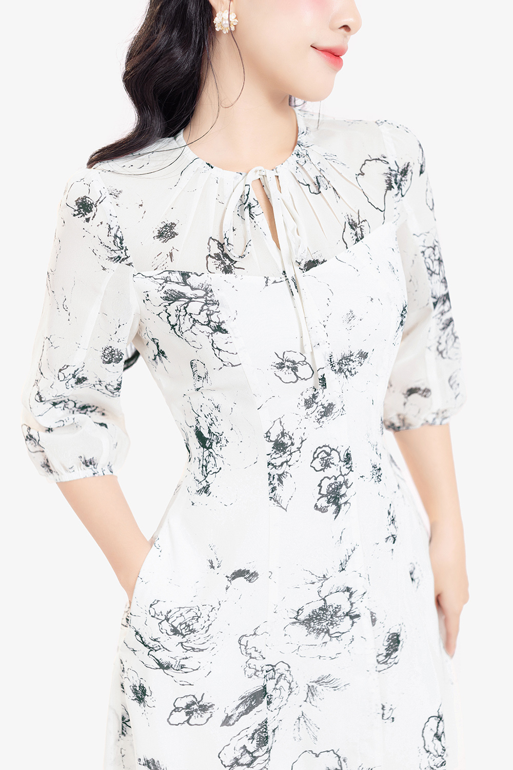 Đầm voan trắng dáng A xòe cổ phối nơ