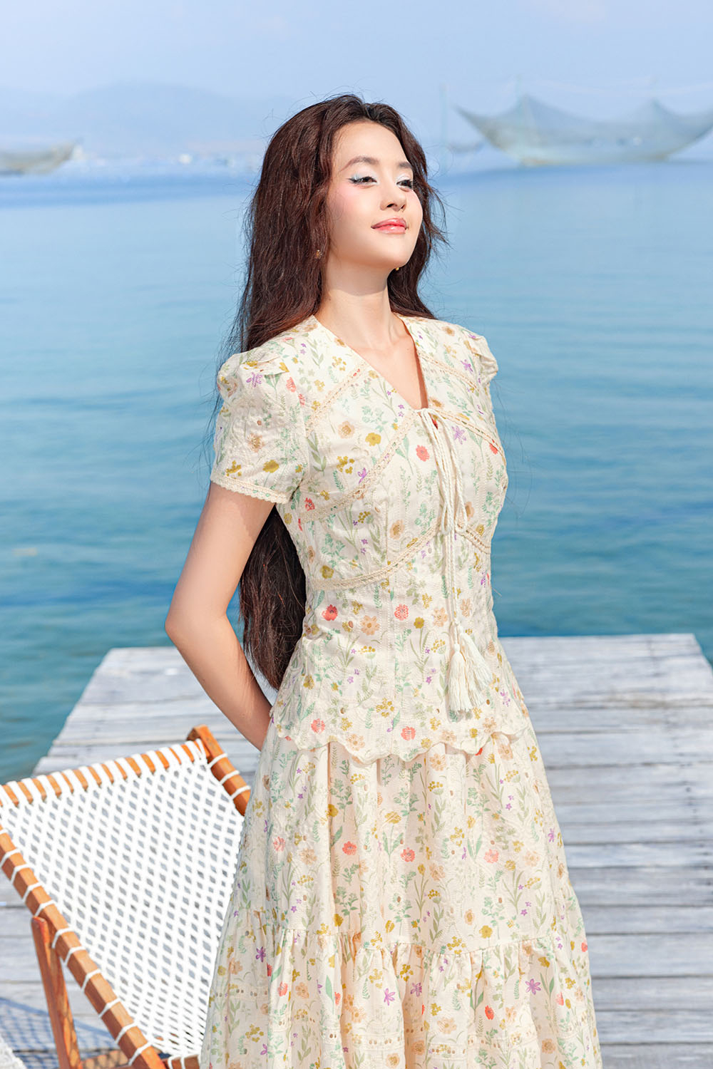 Áo kiểu nữ họa tiết hoa viền đăng ten