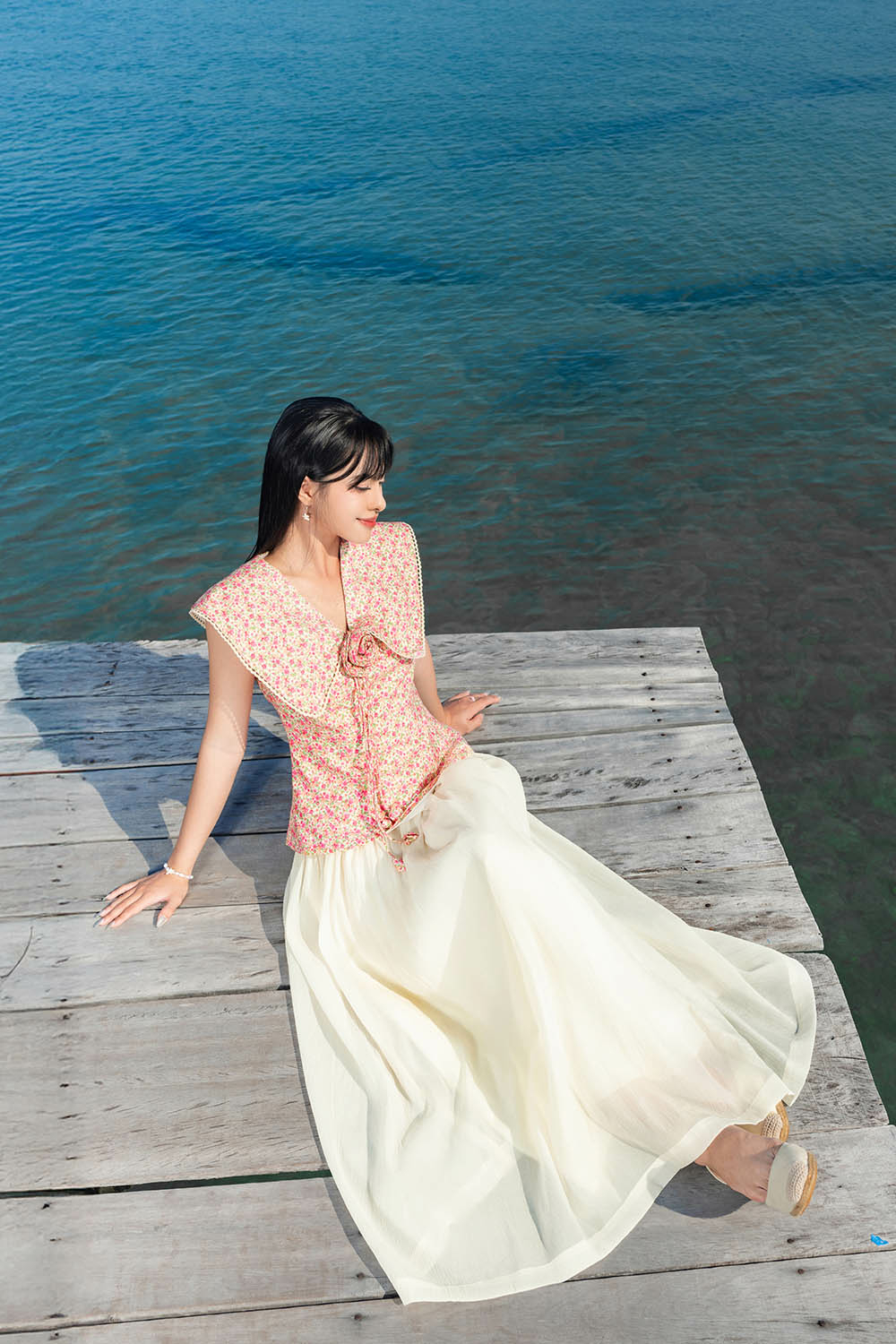 Chân váy nữ dáng xòe dài qua gối