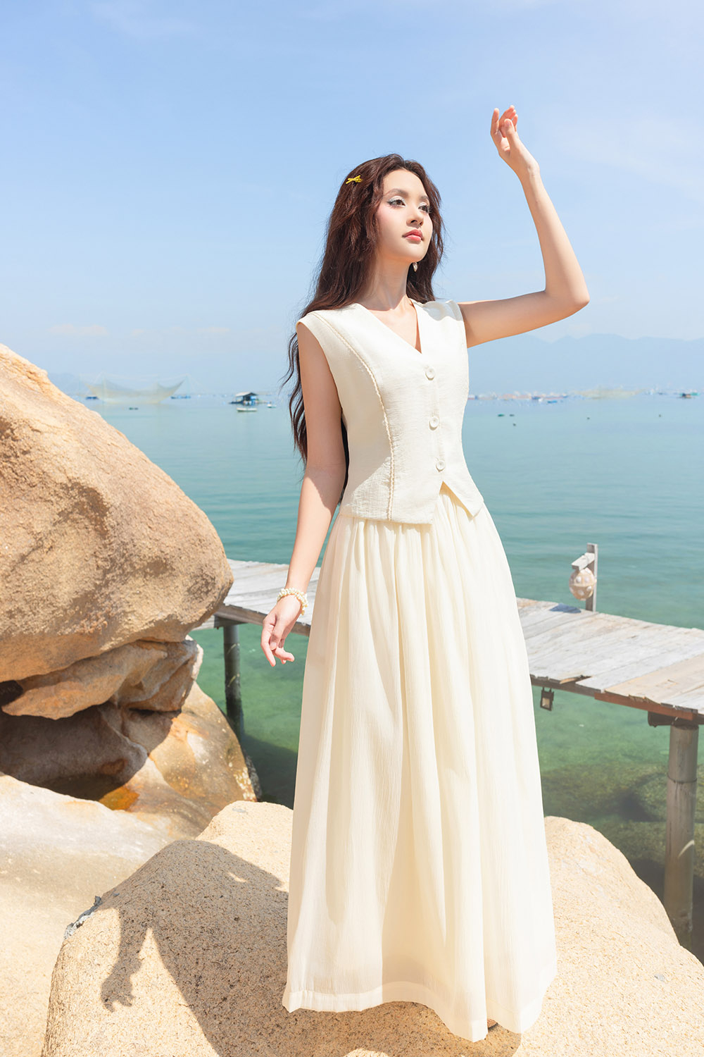 Chân váy nữ dáng xòe dài qua gối