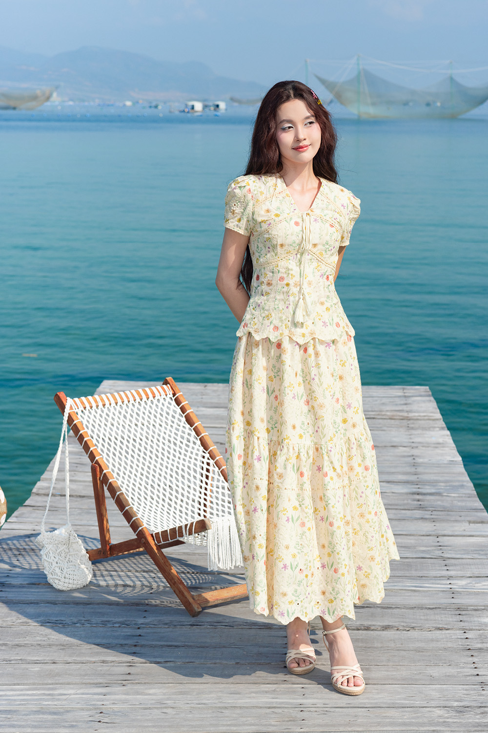 Áo kiểu nữ họa tiết hoa viền đăng ten