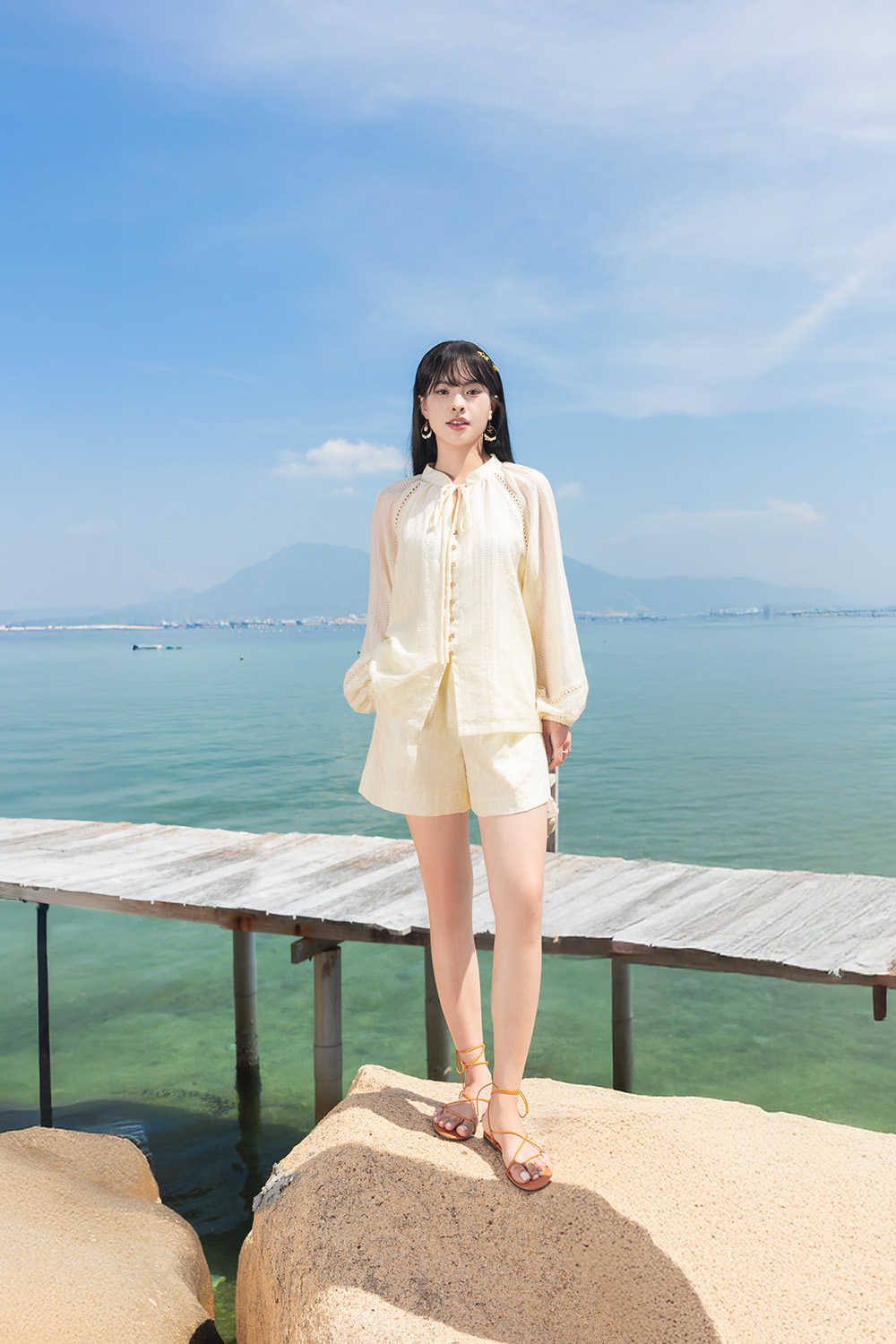 Áo kiểu nữ tay dài màu kem