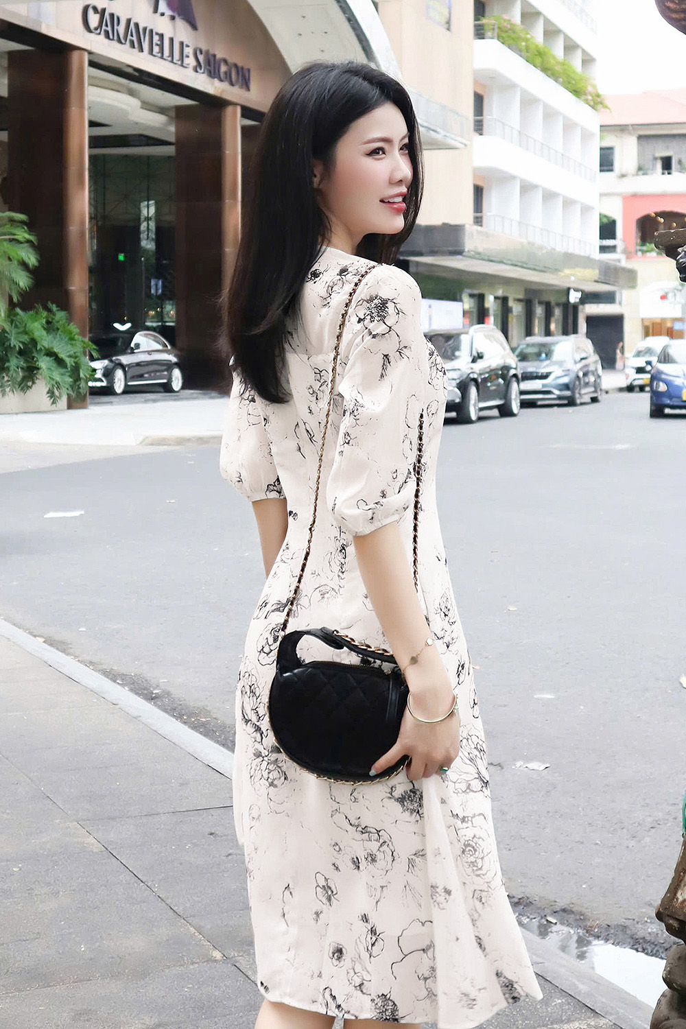 Đầm voan trắng dáng A xòe cổ phối nơ