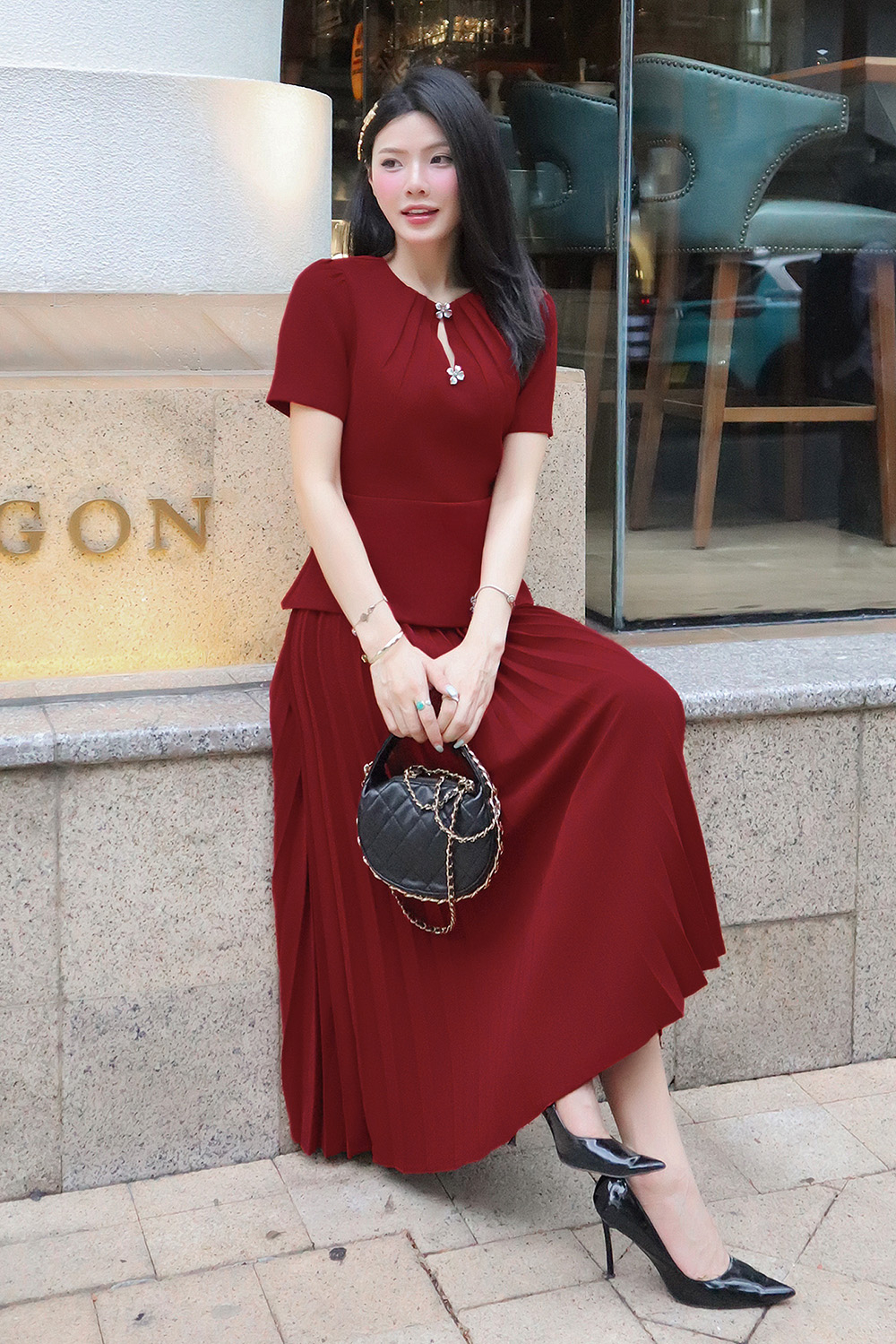 Chân váy xòe dài xếp ly màu đỏ