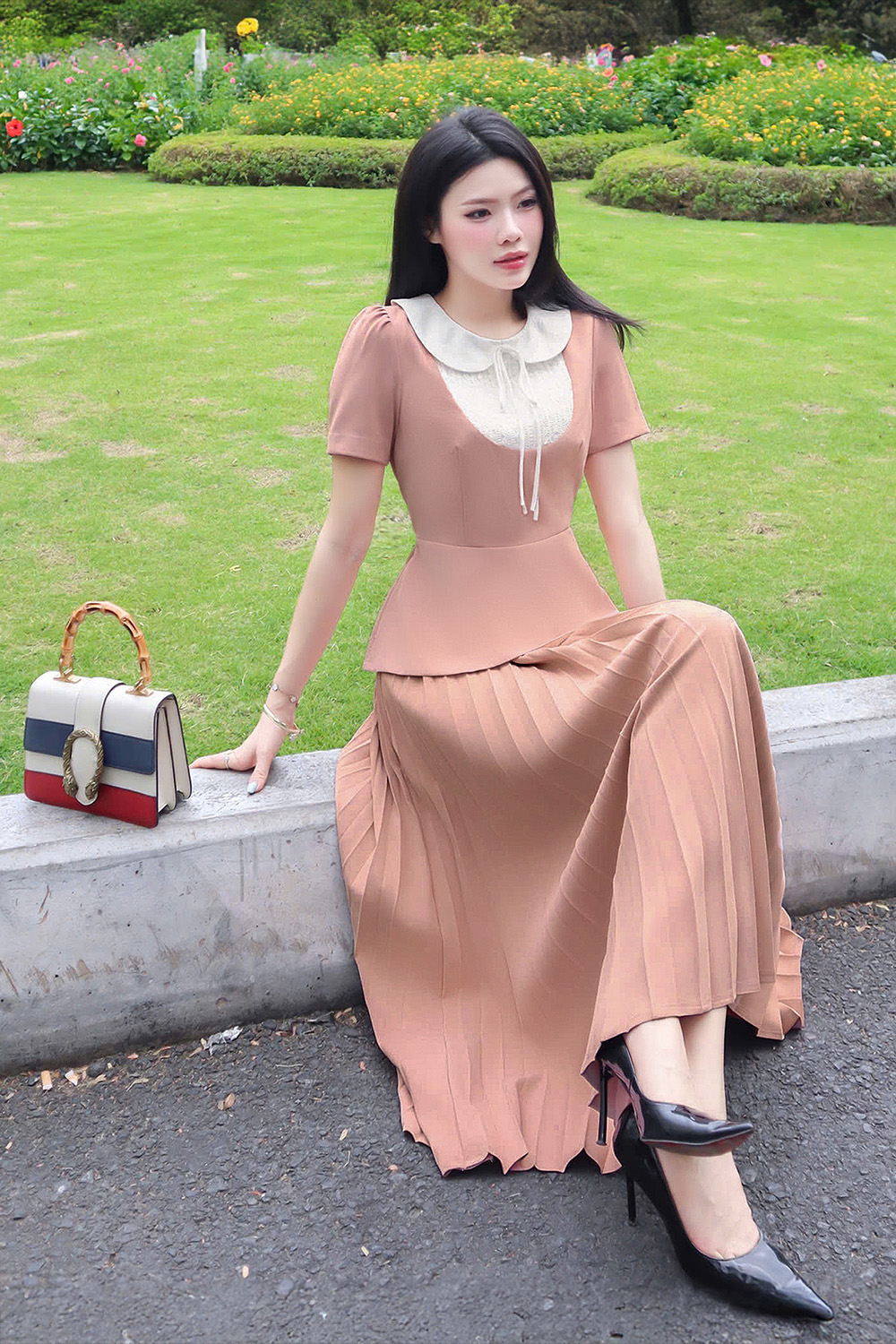 Chân váy xòe dài xếp ly màu hồng