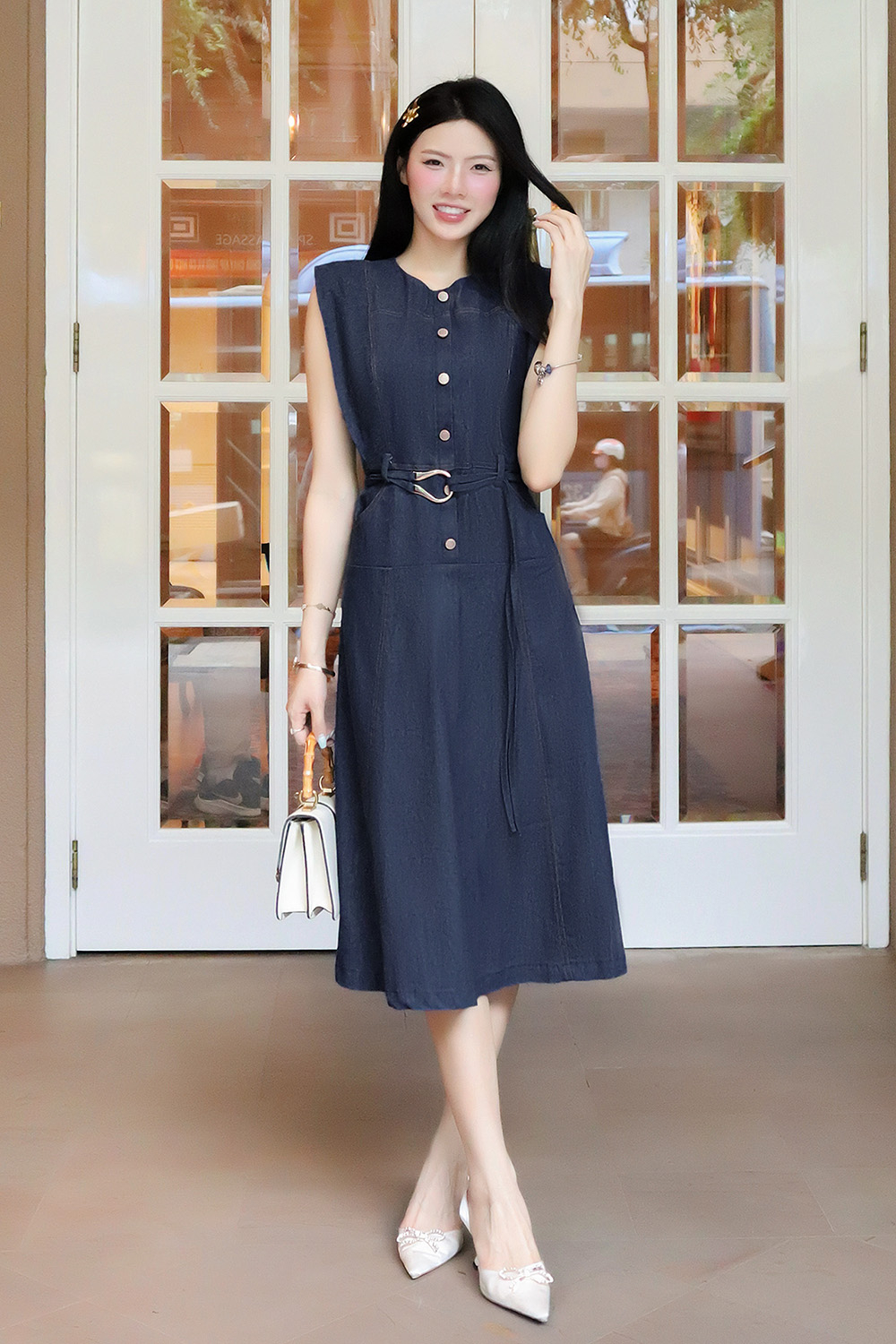 Đầm denim dáng chữ A phối thắt eo