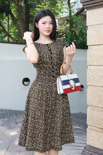 Đầm hoa nhí dáng xòe nhấn eo xếp ly