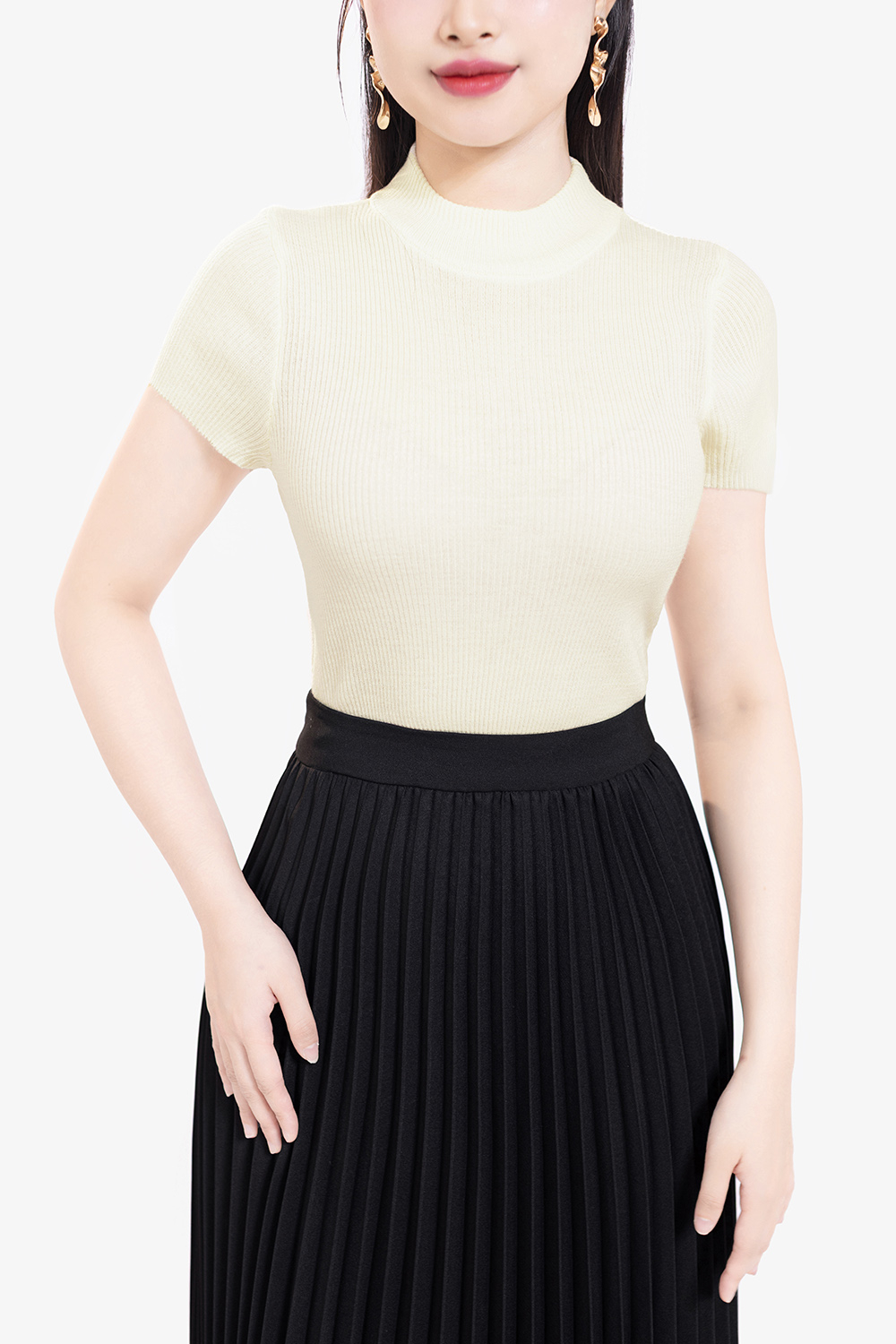 Áo len dệt kim nữ màu kem