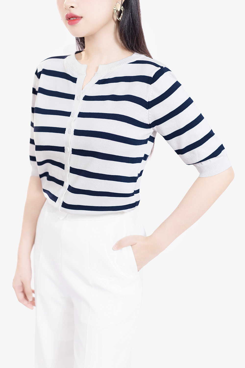 Áo len dệt kim trắng sọc xanh