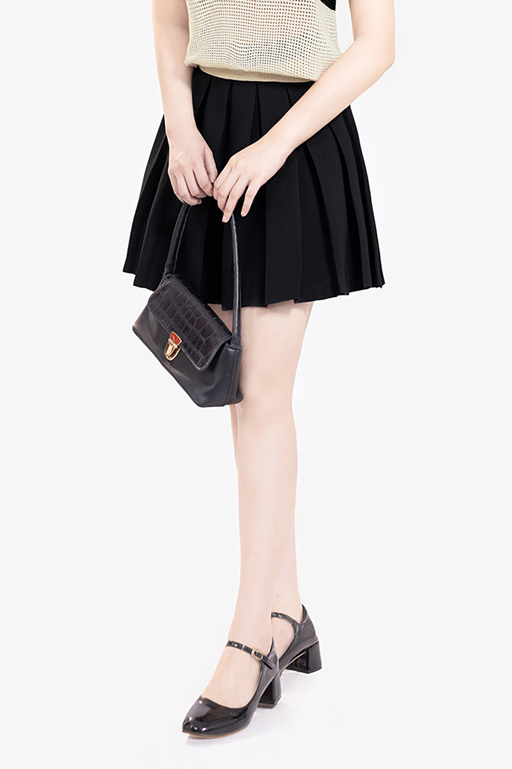 Chân váy xếp ly đen dáng ngắn