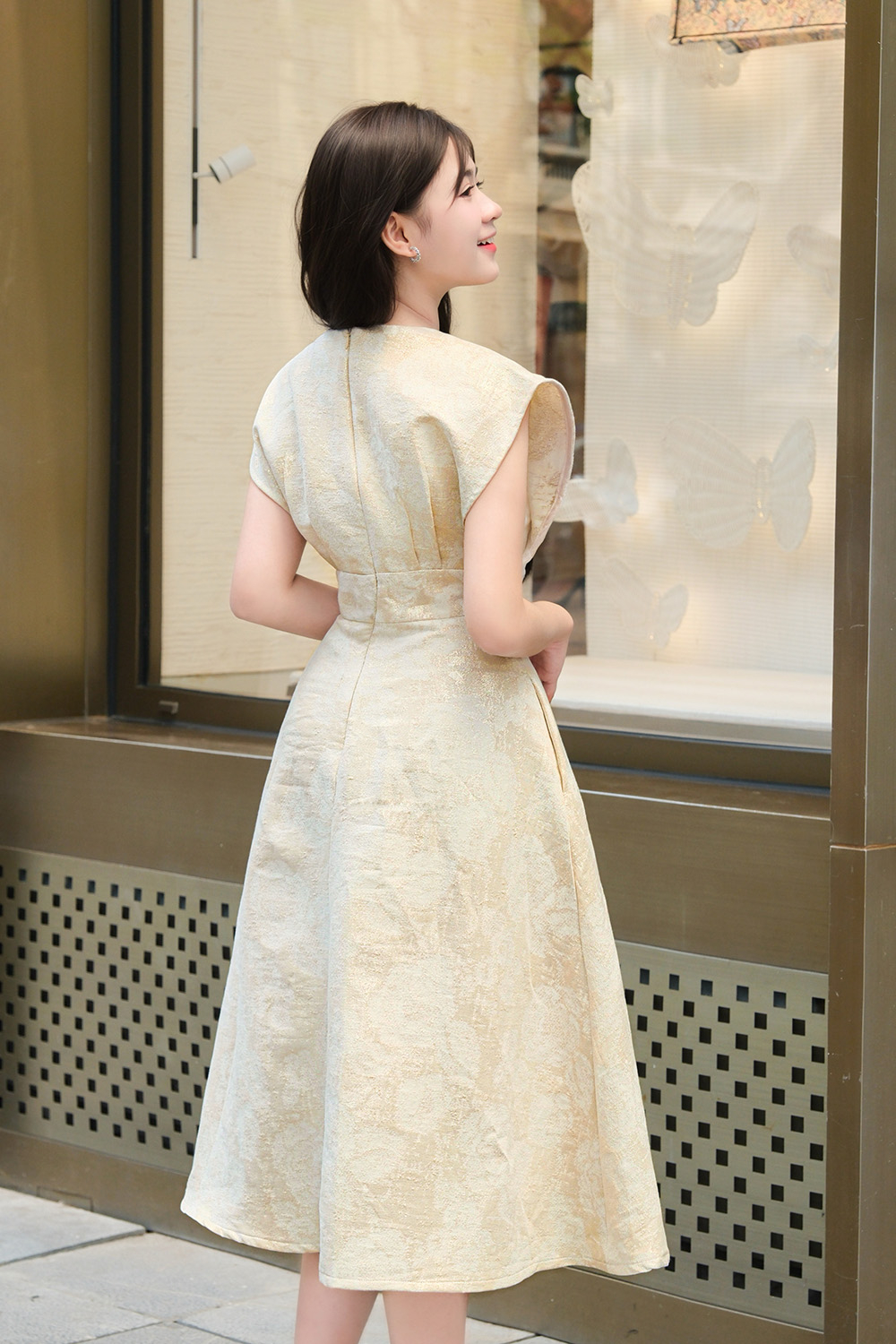 Đầm xòe tafta dự tiệc nhấn eo cao đính hoa