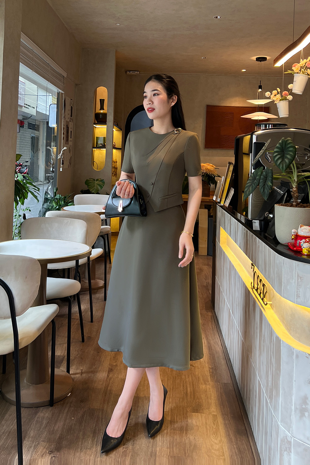 Áo công sở nữ dáng ngắn croptop