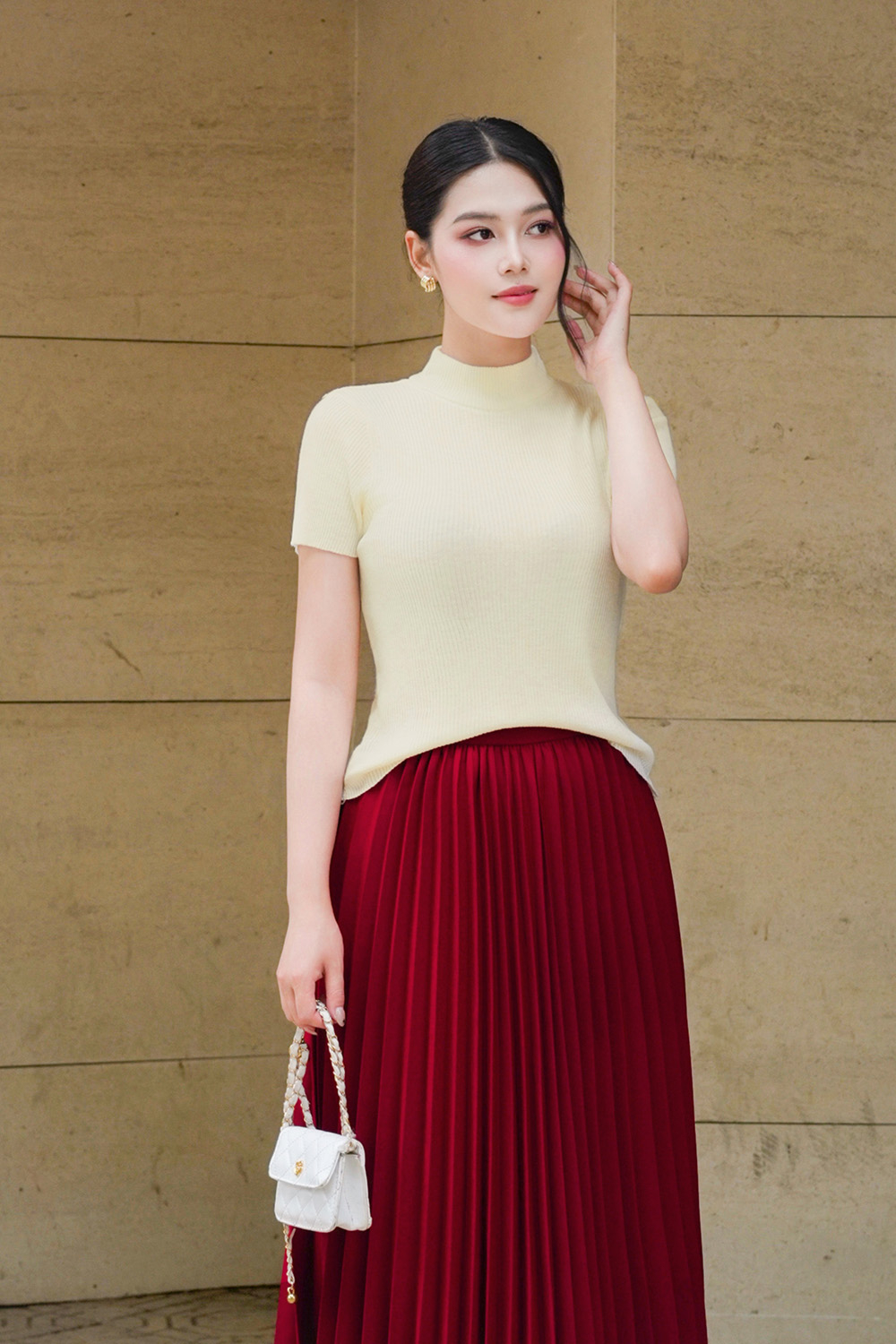 Áo len dệt kim nữ màu kem