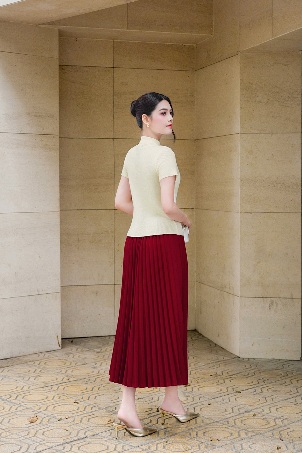 Áo len dệt kim nữ màu kem