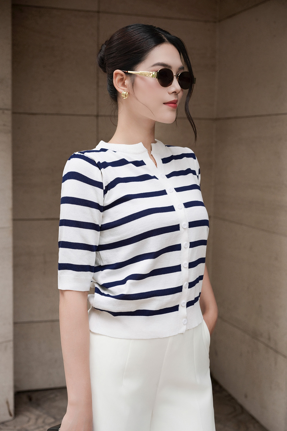 Áo len dệt kim trắng sọc xanh