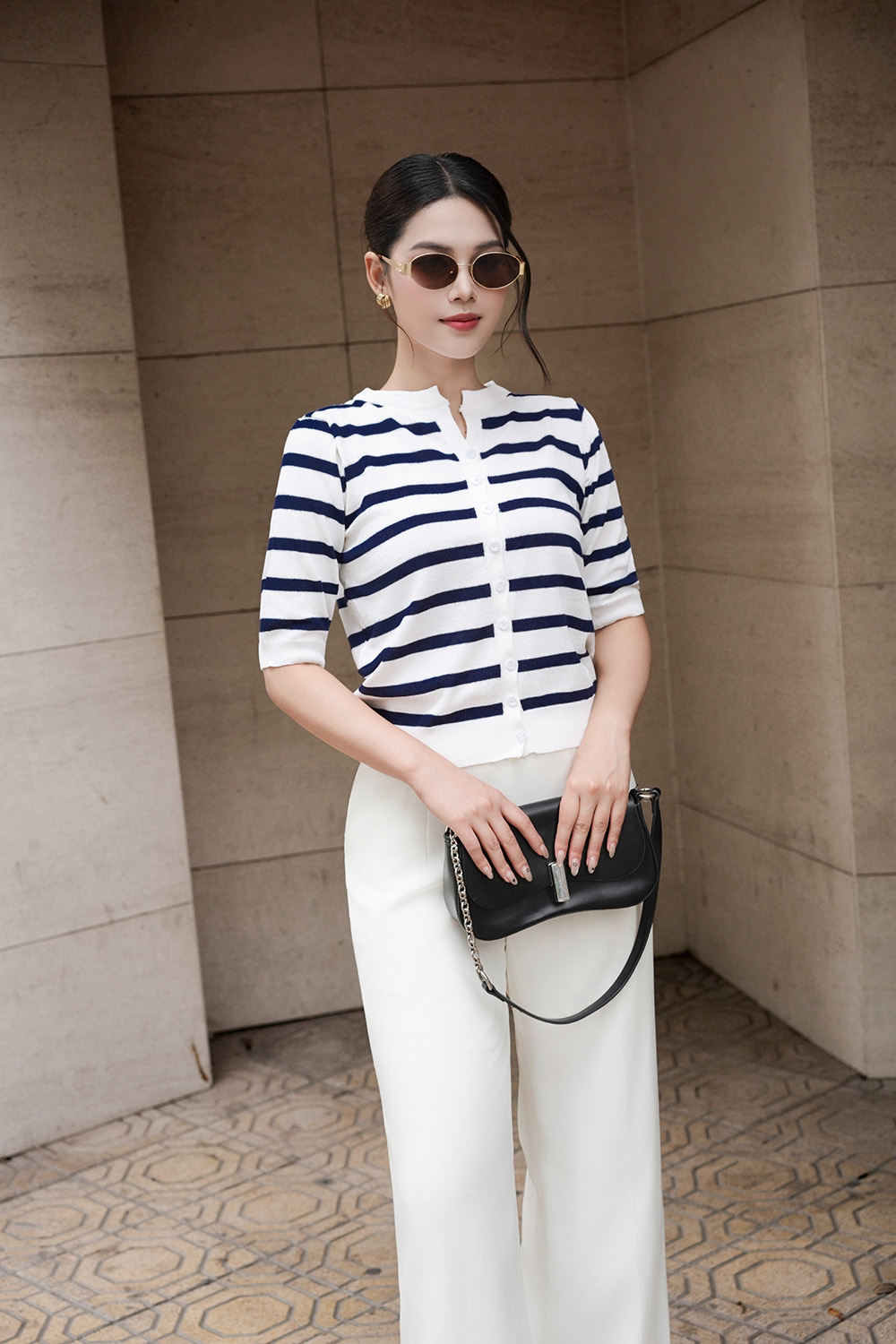 Áo len dệt kim trắng sọc xanh