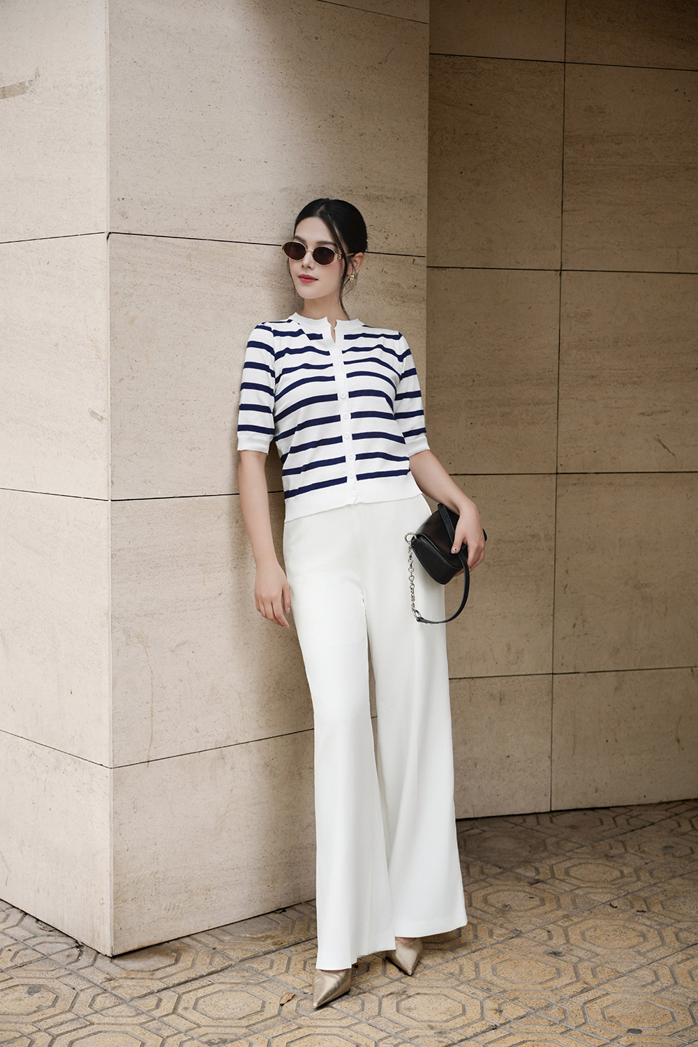 Áo len dệt kim trắng sọc xanh