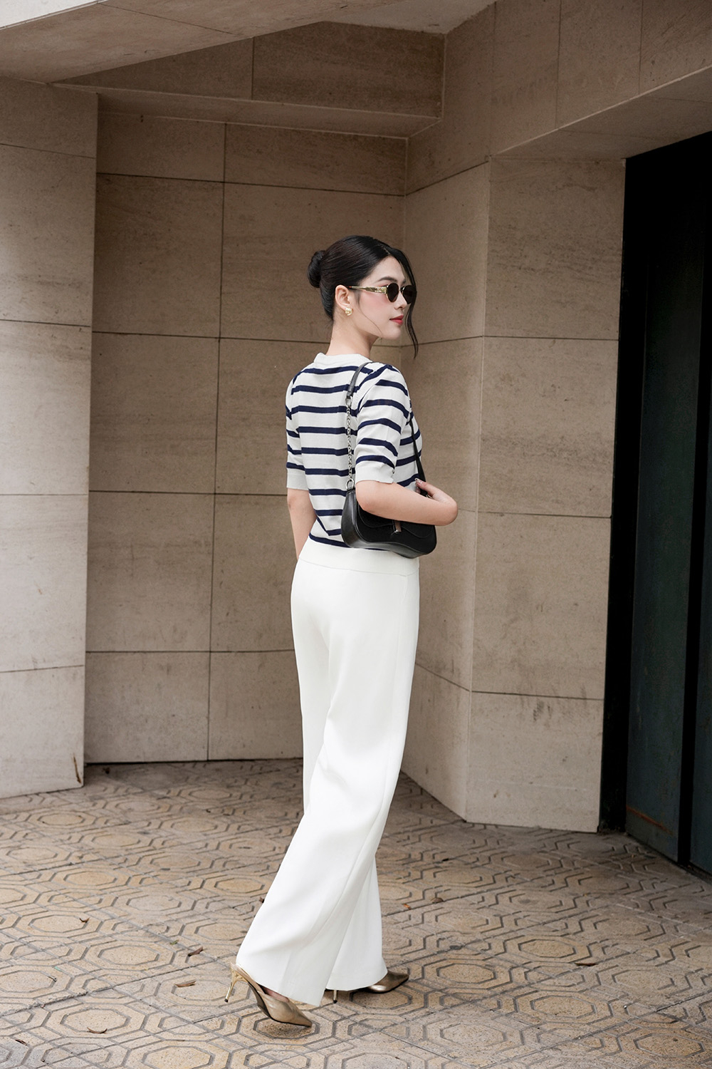 Áo len dệt kim trắng sọc xanh