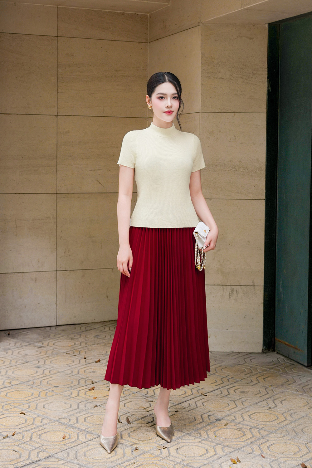 Chân váy xòe dài xếp ly màu đỏ