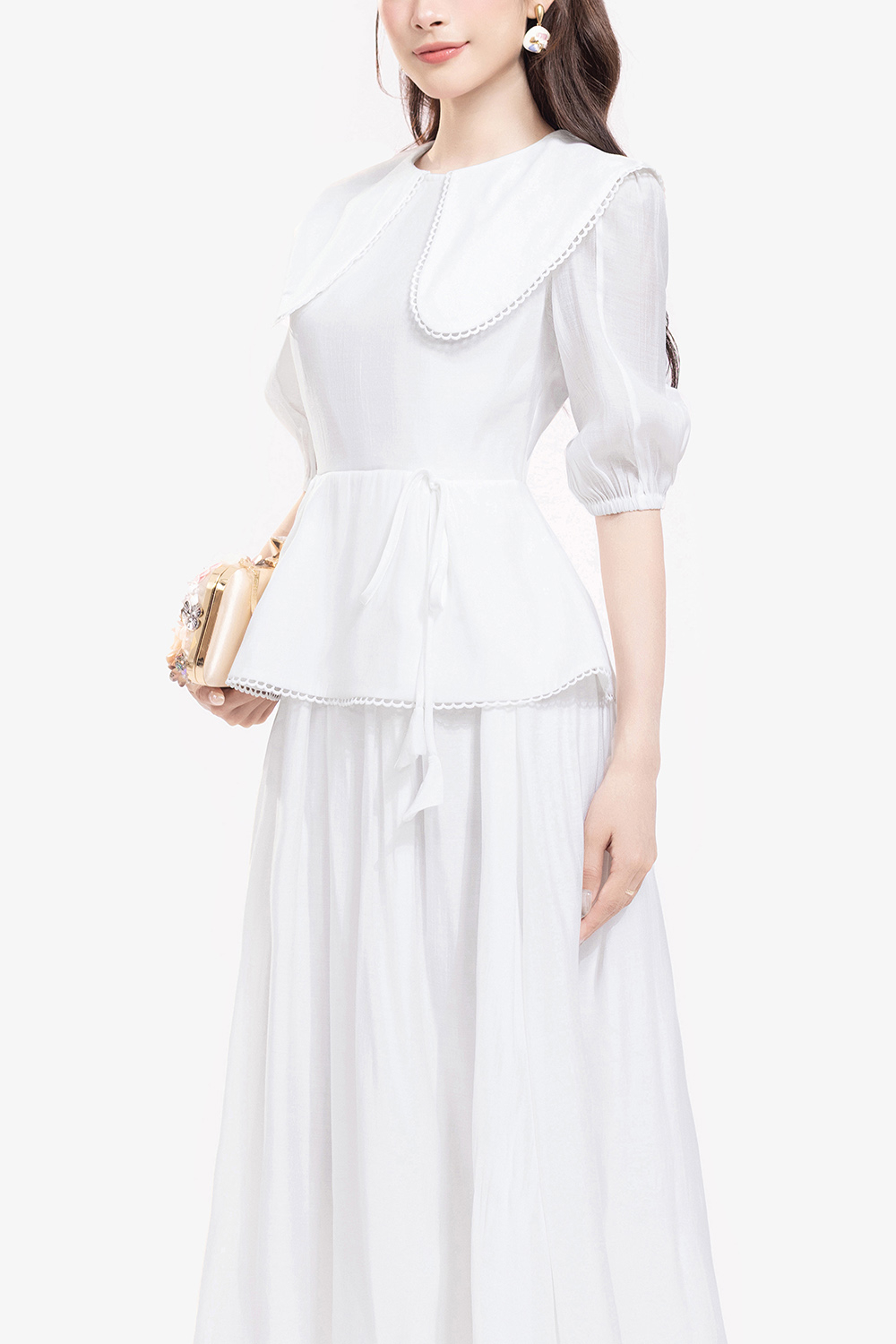 Áo trắng kiểu peplum cổ sen lớn