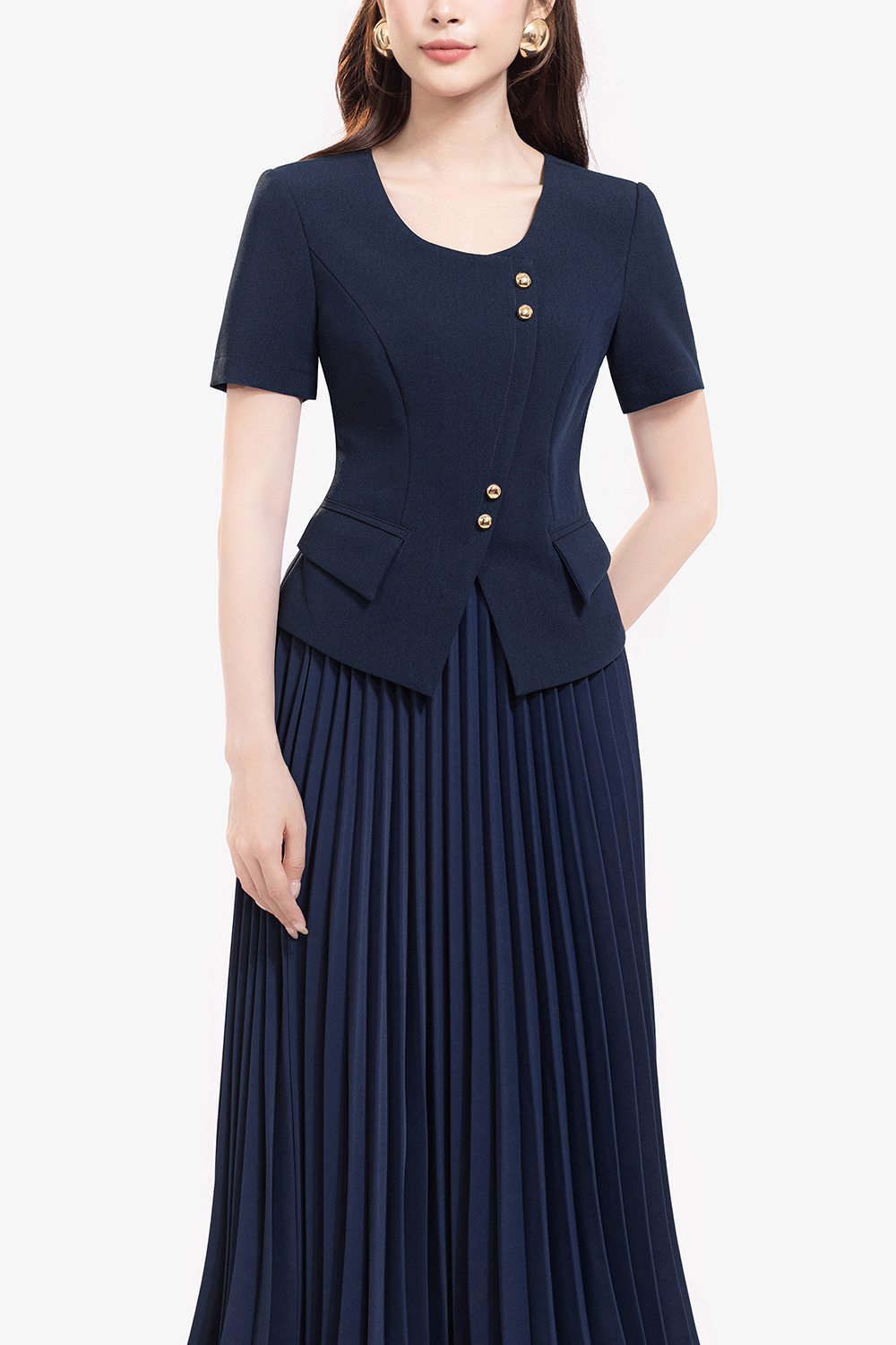 Áo kiểu công sở tay ngắn đính nút