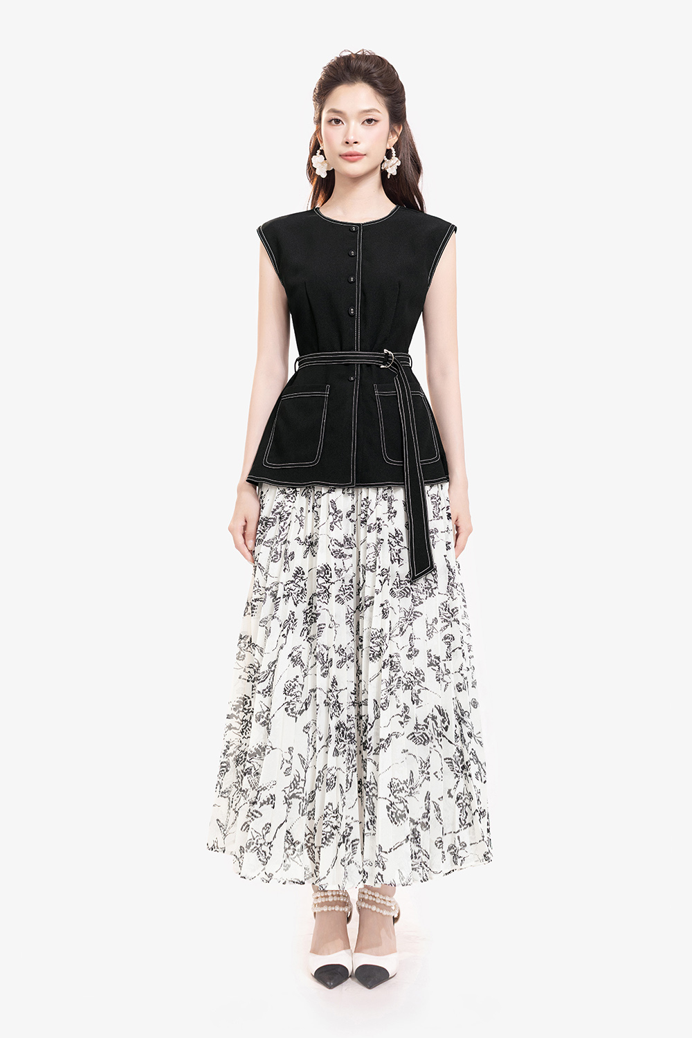 Áo đen peplum viền chỉ phối thắt lưng