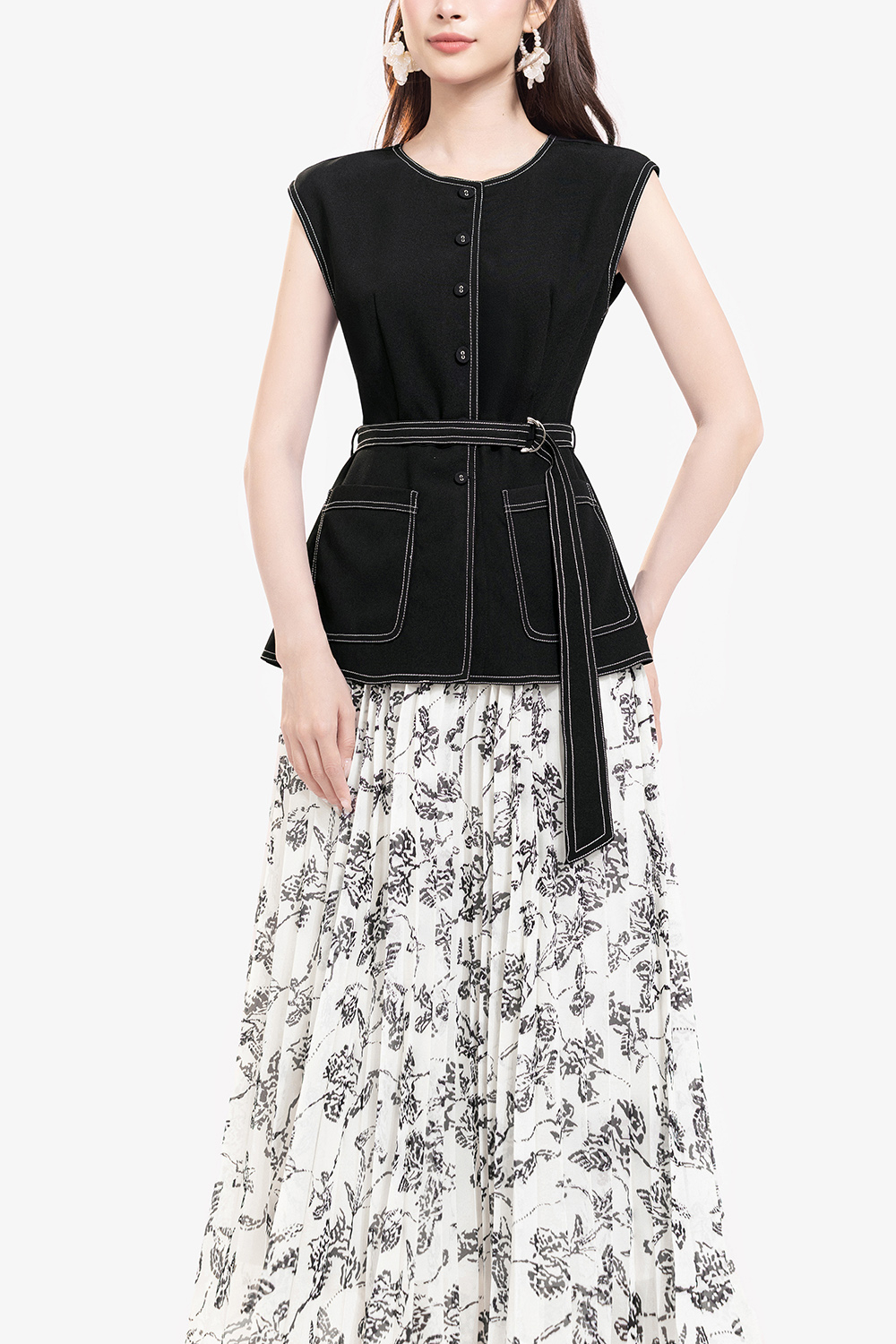 Áo đen peplum viền chỉ phối thắt lưng