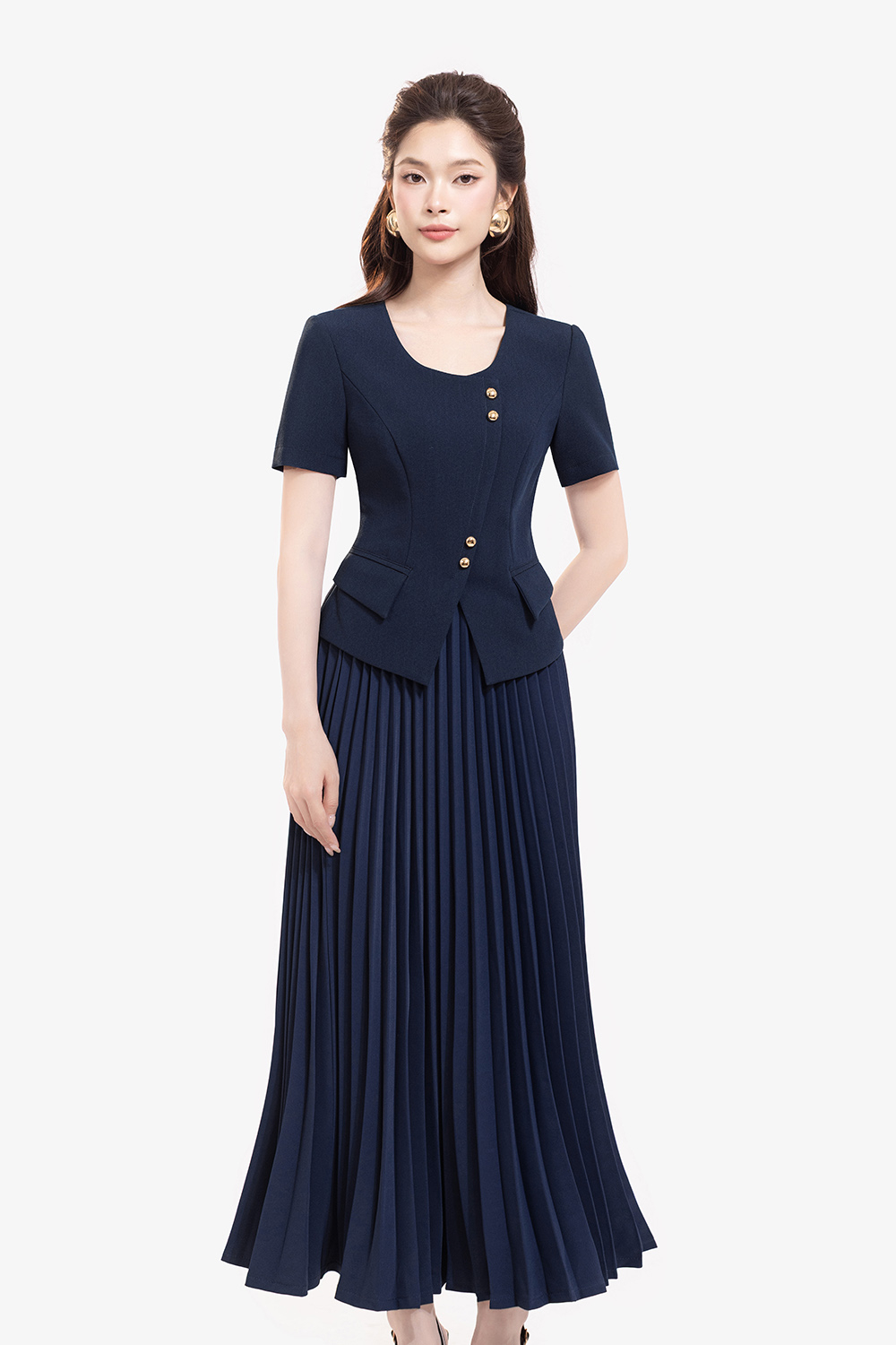 Chân váy dài xếp ly màu xanh đậm