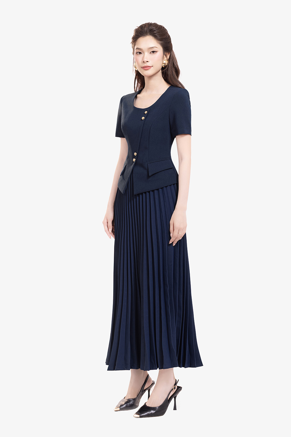 Chân váy dài xếp ly màu xanh đậm