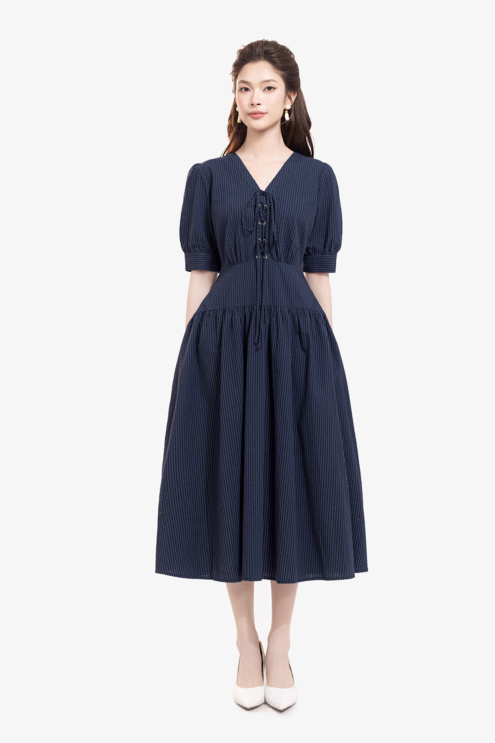 Đầm xòe kẻ sọc nhấn eo phối nơ