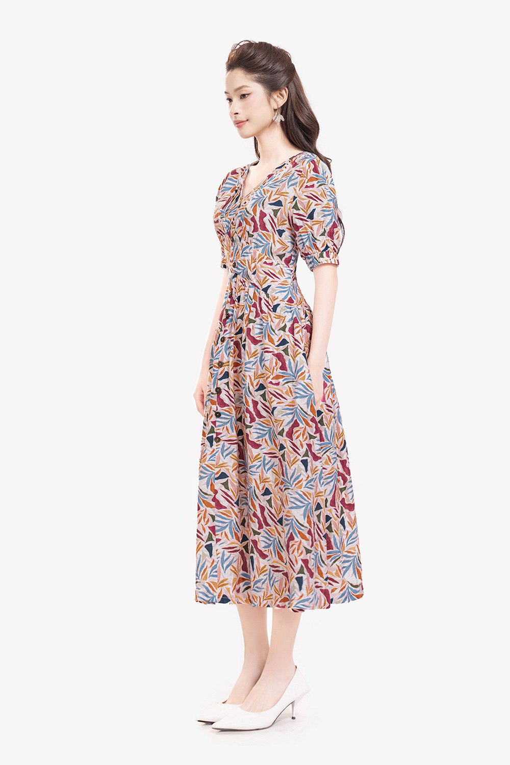 Đầm họa tiết dáng xòe dài cổ V