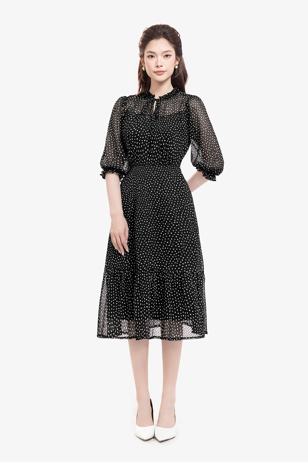 Đầm đen chấm bi dáng xòe đuôi cá