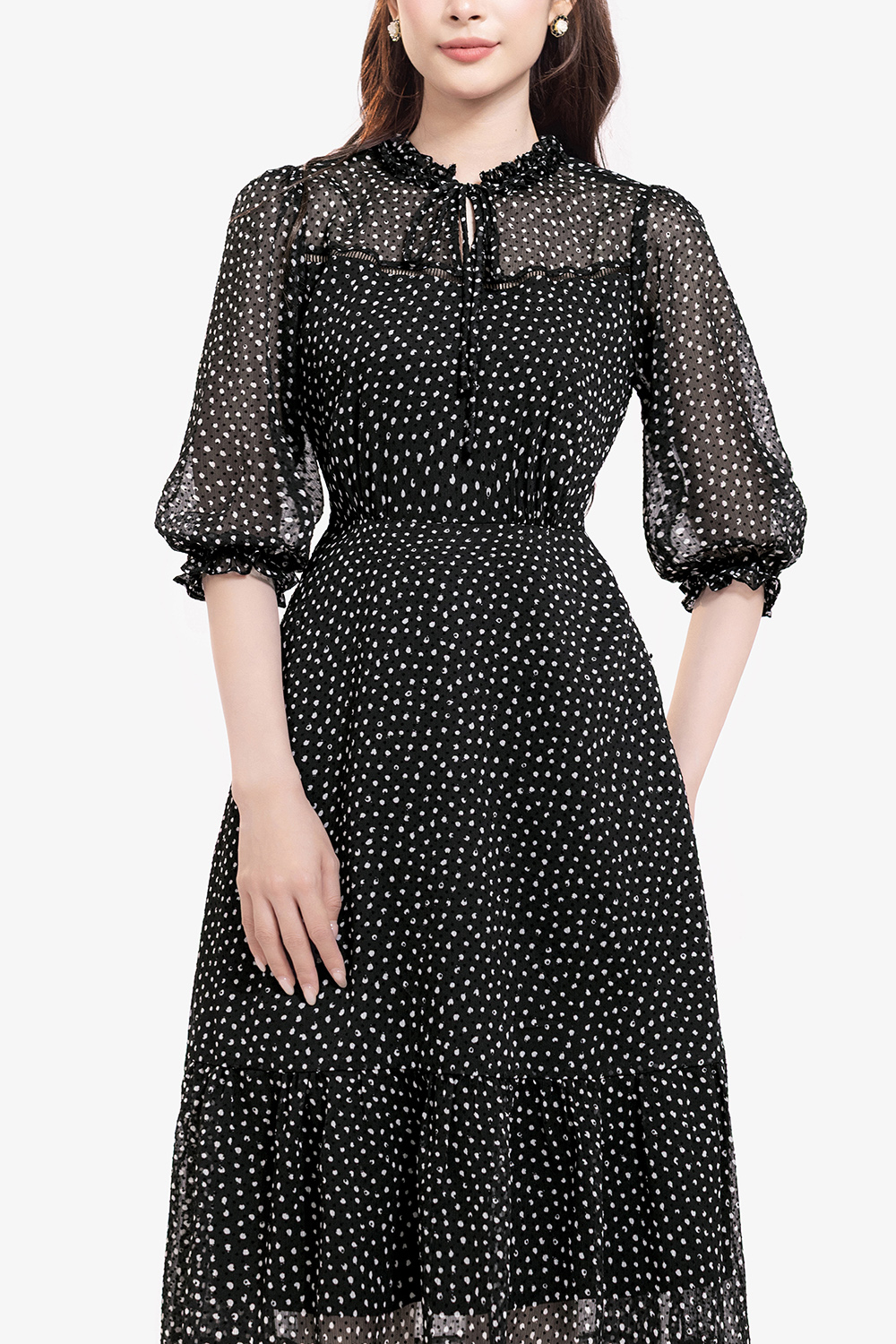 Đầm đen chấm bi dáng xòe đuôi cá