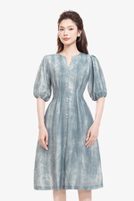 Đầm chữ A loang màu nhấn eo phối nút