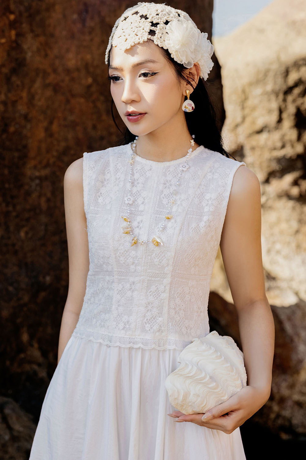 Đầm bí ren phối popline màu trắng sát nách