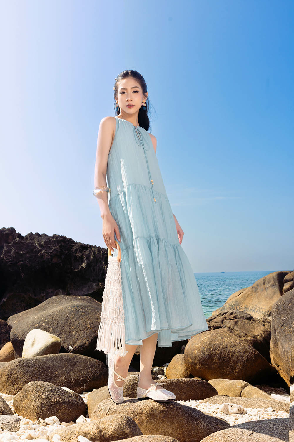 Đầm cổ yếm dáng suông dài màu xanh