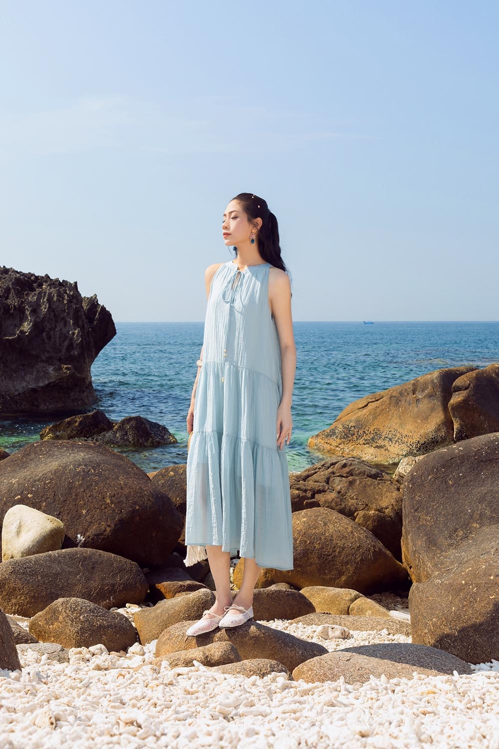 Đầm cổ yếm dáng suông dài màu xanh