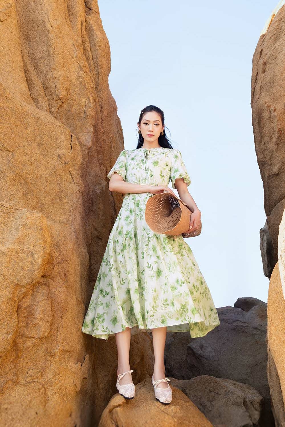 Đầm hoa dáng xòe dài tay phồng