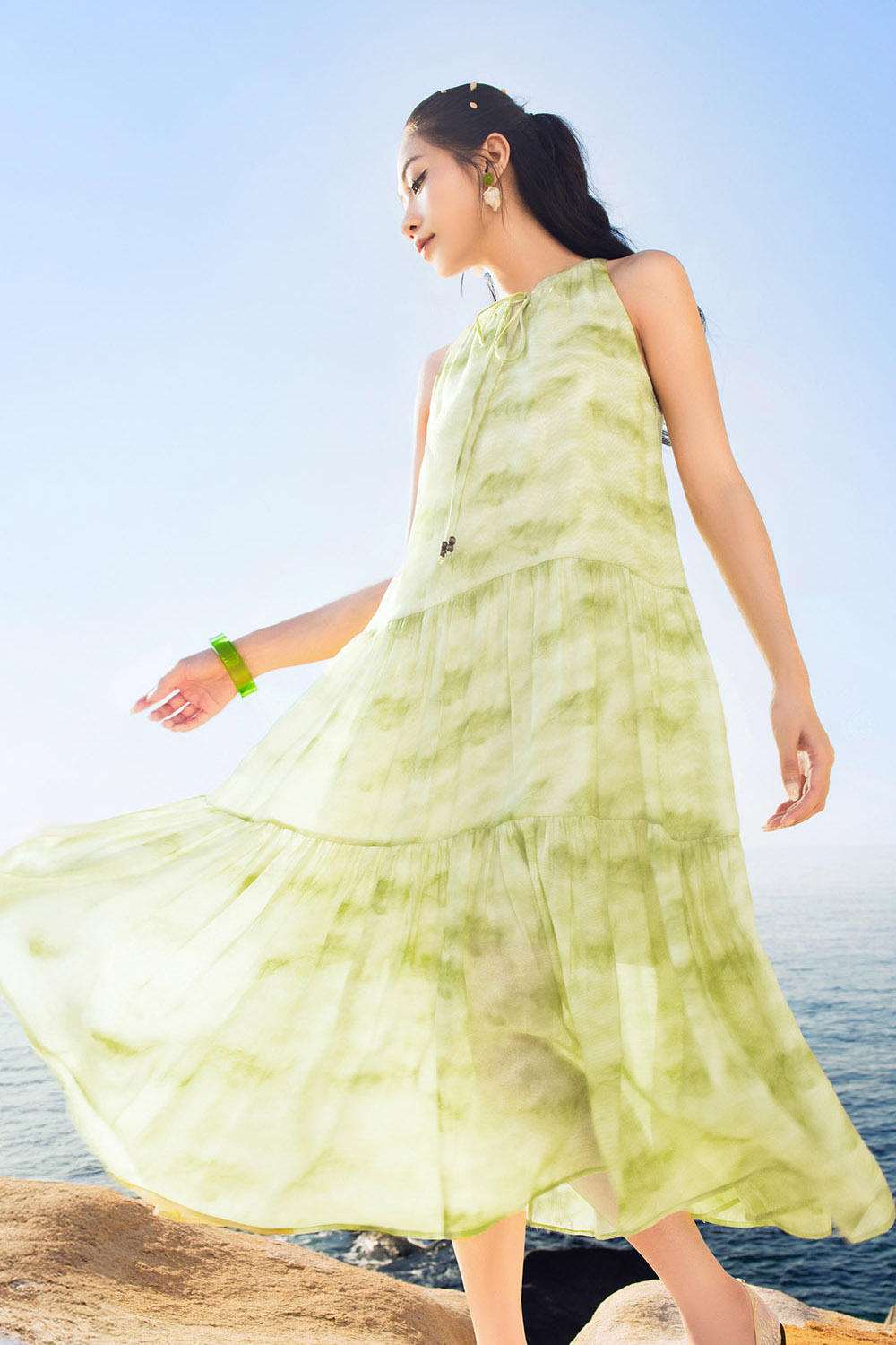 Đầm maxi tie-dye cổ yếm dáng suông