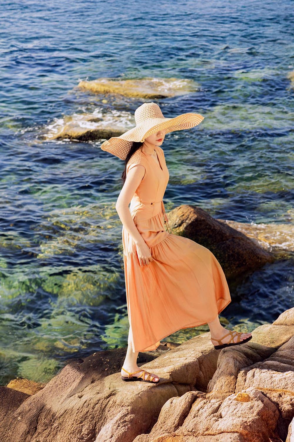 Đầm xòe tầng dáng dài thắt nơ eo