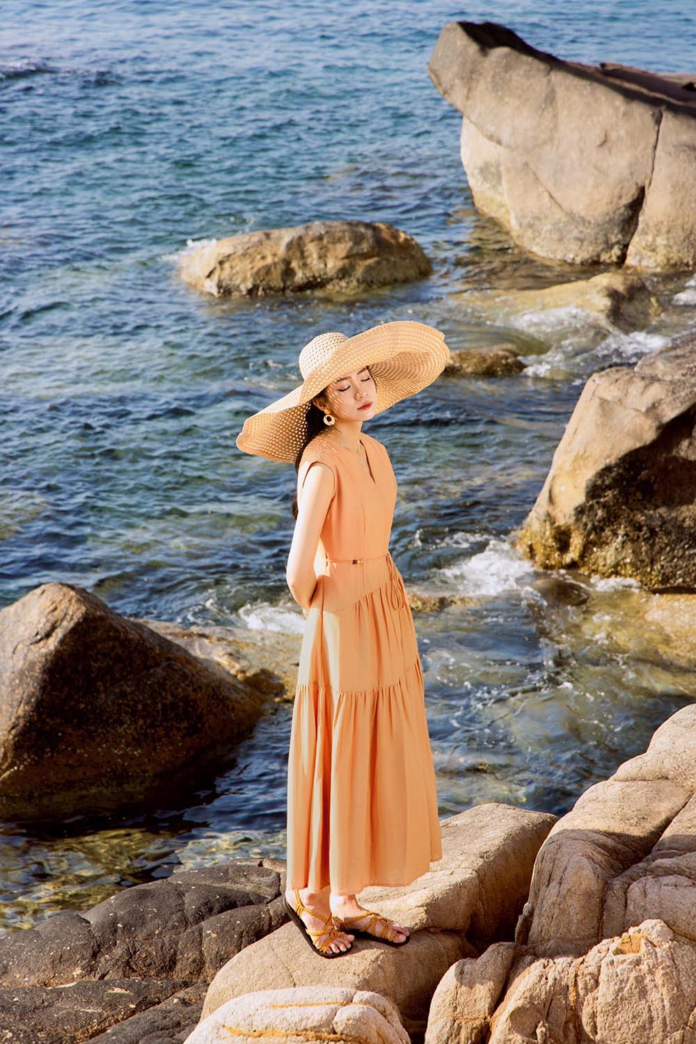 Đầm xòe tầng dáng dài thắt nơ eo